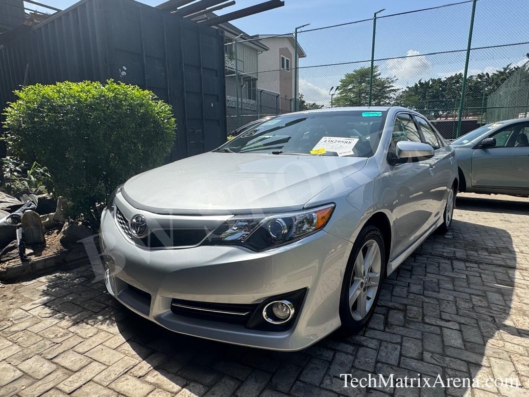 2013 TOYOTA Camry