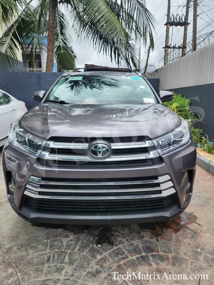 2017 TOYOTA Highlander