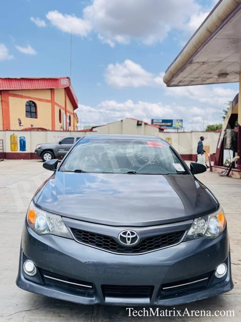 2013 TOYOTA Camry