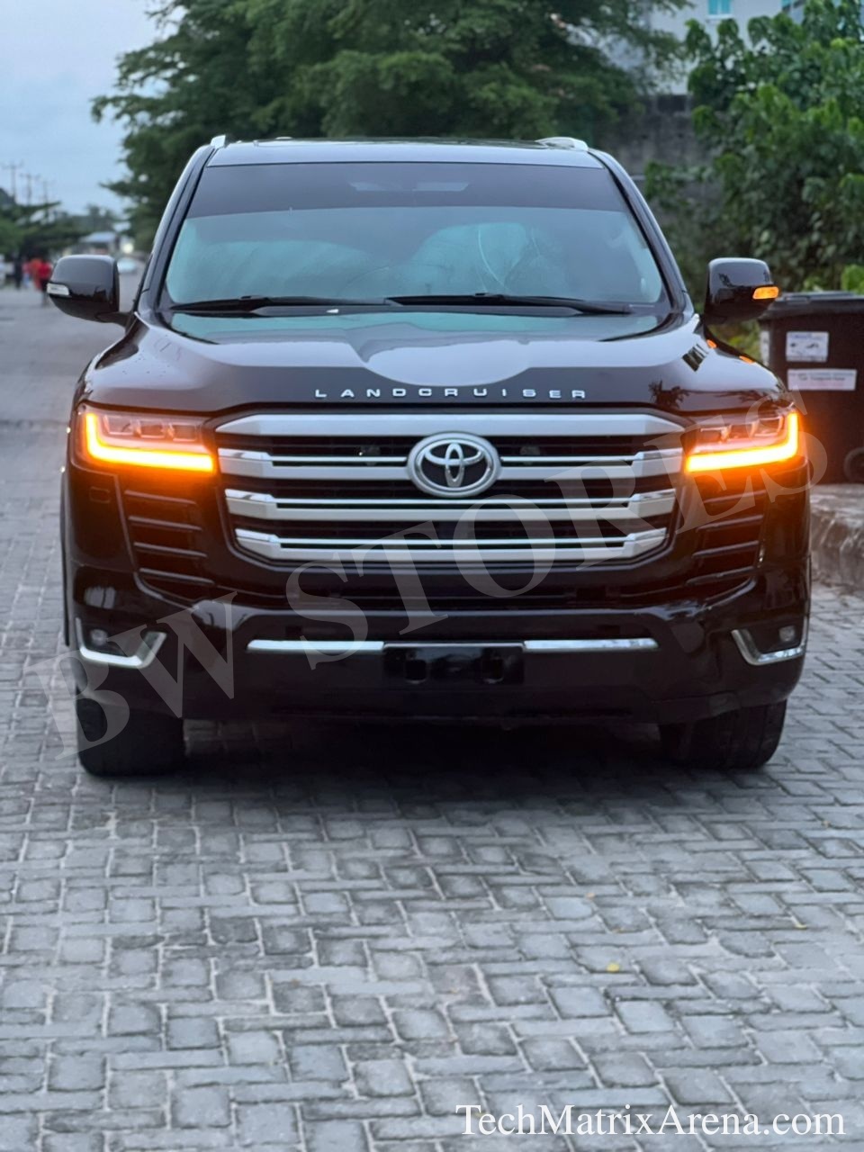 2015 TOYOTA Land Cruiser